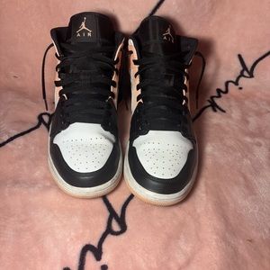 Jordan 1 Mid Arctic Orange Black Toe Men Size 9.